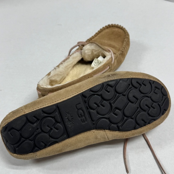 UGG Women's Dakota Wool Lined Suede Slipper - Size 8. - Picture 12 of 15